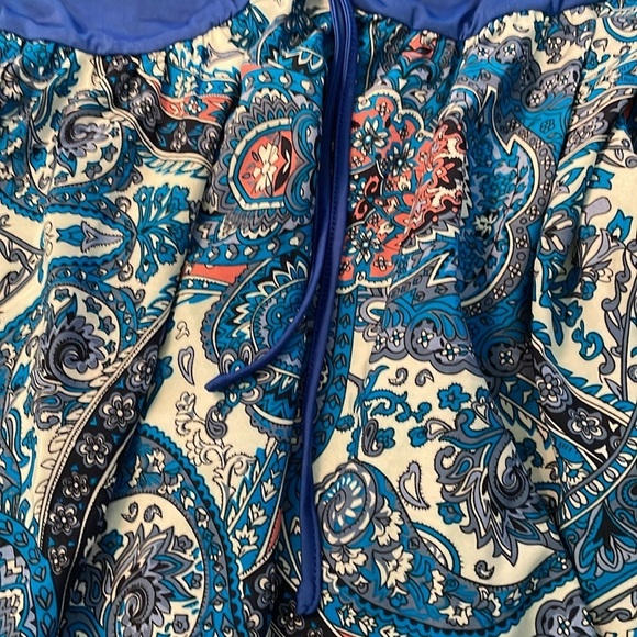 Plus Size Blue Pattern Top - Picture 5 of 9